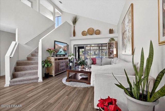 16 Lake Forest Court N, Palm Coast, FL 32137