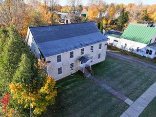 5 Pleasant Street, Bristol, VT 05443