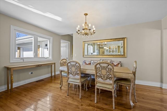 2045 Kipling Court, Highland Park, IL 60035