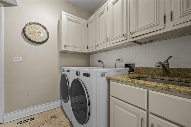 2045 Kipling Court, Highland Park, IL 60035