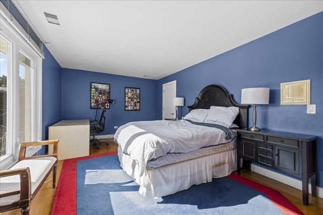 2045 Kipling Court, Highland Park, IL 60035