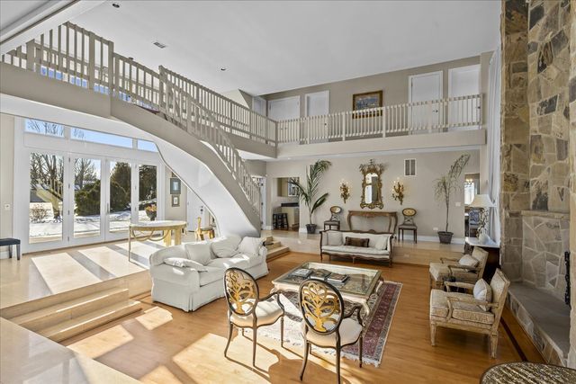 2045 Kipling Court, Highland Park, IL 60035