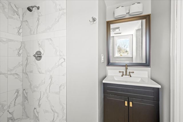 2045 Kipling Court, Highland Park, IL 60035