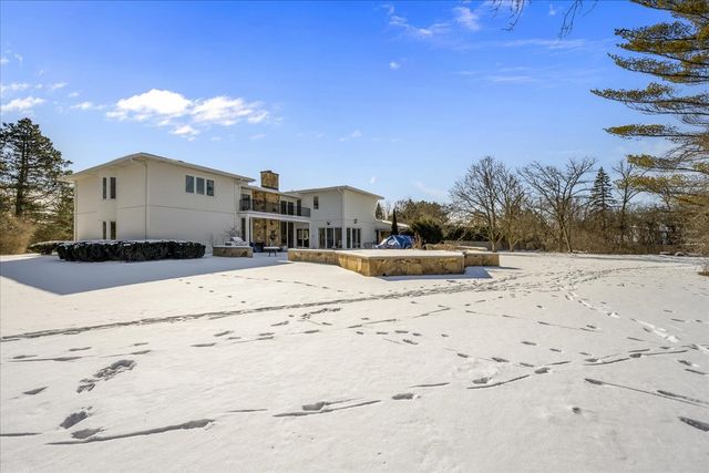 2045 Kipling Court, Highland Park, IL 60035