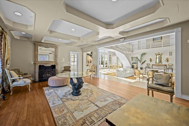 2045 Kipling Court, Highland Park, IL 60035