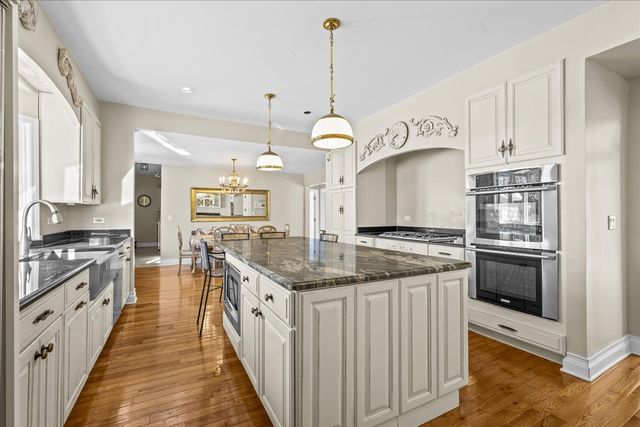 2045 Kipling Court, Highland Park, IL 60035