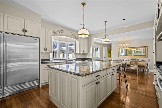 2045 Kipling Court, Highland Park, IL 60035