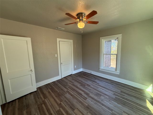 705 E 9th Street, Coleman, TX 76834