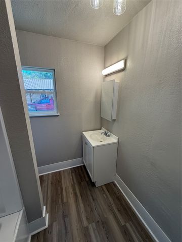 705 E 9th Street, Coleman, TX 76834