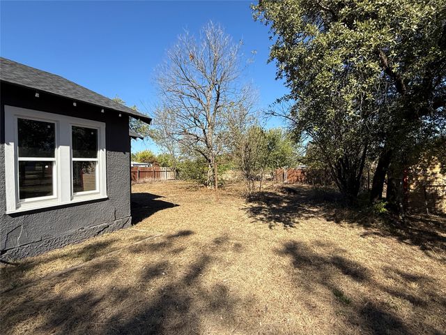 705 E 9th Street, Coleman, TX 76834