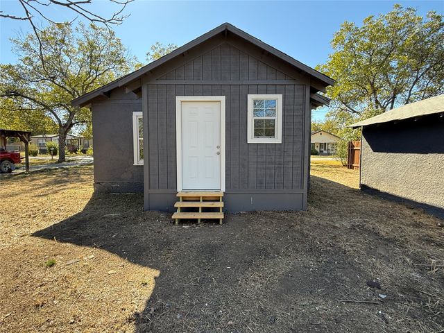 705 E 9th Street, Coleman, TX 76834