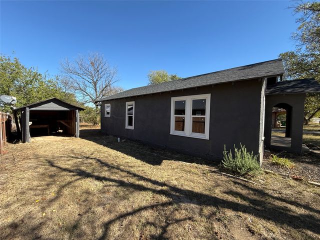 705 E 9th Street, Coleman, TX 76834