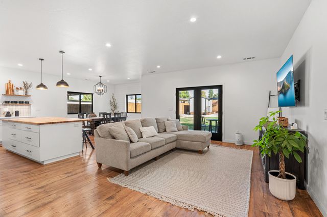 997 Arrowhead Trail, Eagle Point, OR 97524