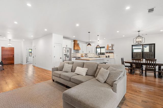 997 Arrowhead Trail, Eagle Point, OR 97524