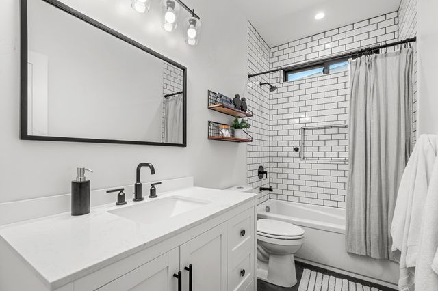 997 Arrowhead Trail, Eagle Point, OR 97524