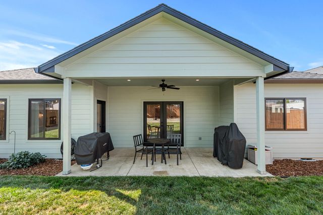 997 Arrowhead Trail, Eagle Point, OR 97524