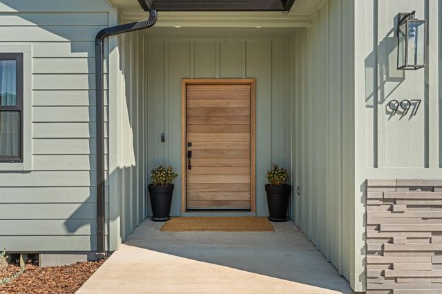 997 Arrowhead Trail, Eagle Point, OR 97524