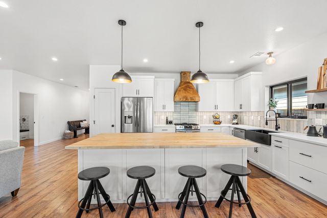 997 Arrowhead Trail, Eagle Point, OR 97524