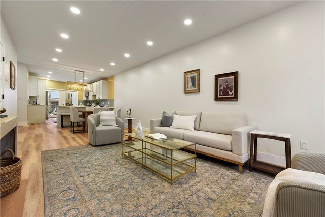 5412 Carnegie St, Lawrenceville, PA 15201