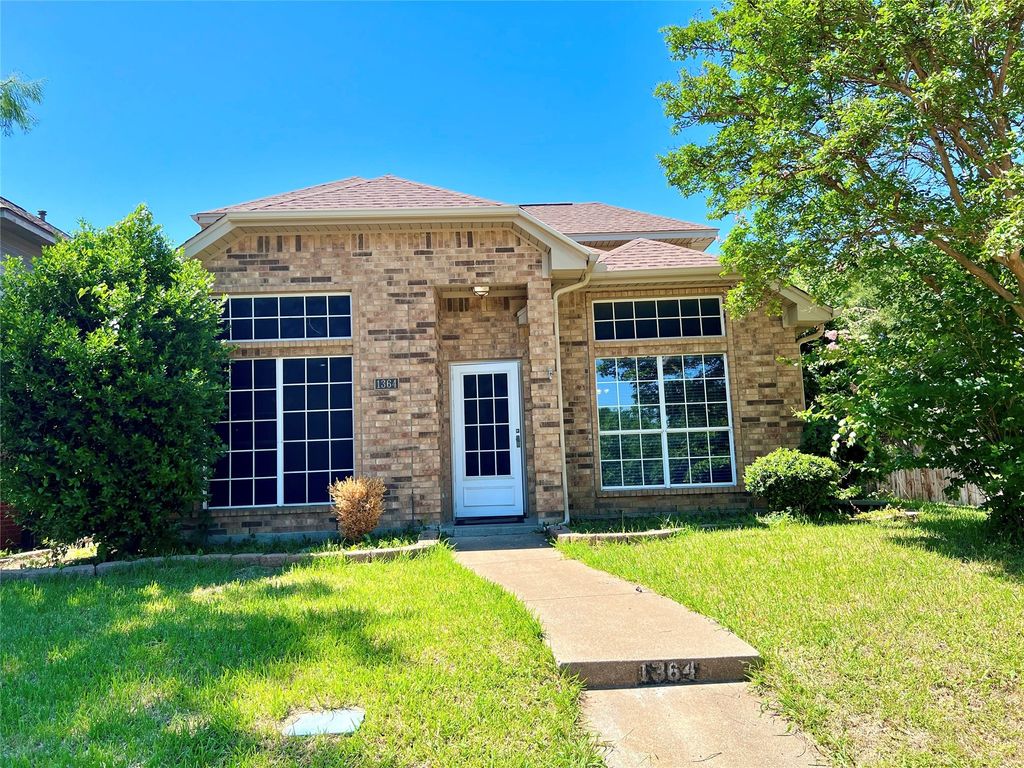 1364 Creekview Drive, Lewisville, TX 75067
