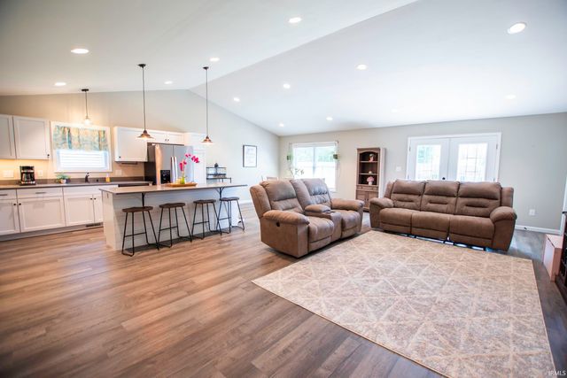 7291 W Mustang Drive, Ellettsville, IN 47429