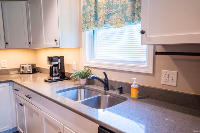 7291 W Mustang Drive, Ellettsville, IN 47429