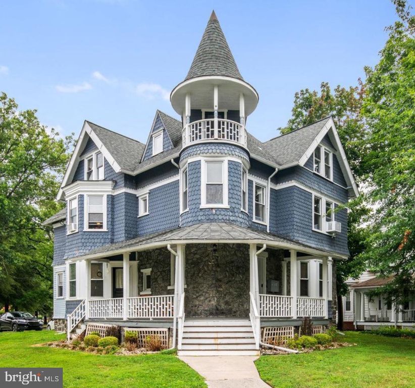 315 N SWARTHMORE AVE, Ridley Park, PA 19078