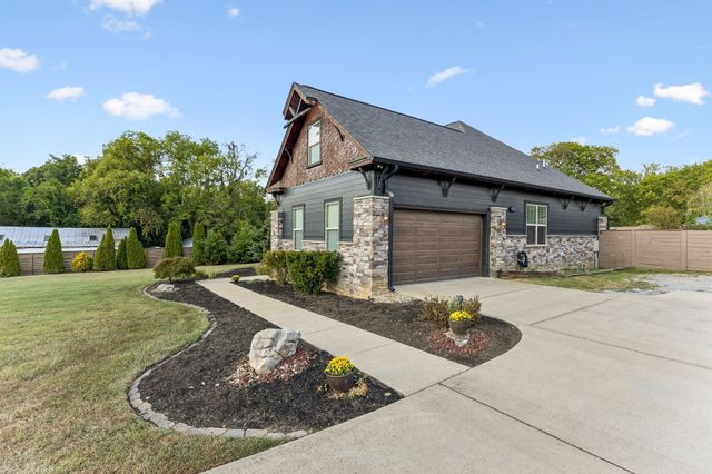 1461 Neelys Bend Rd, Madison, TN 37115