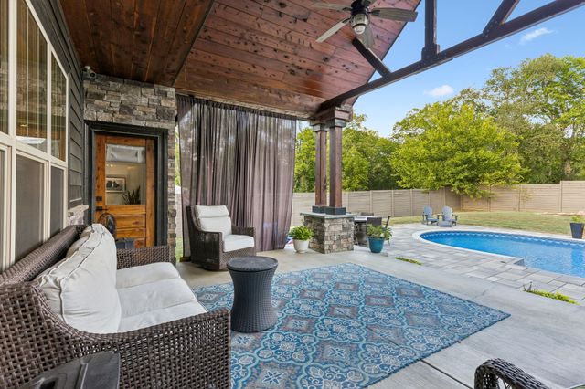 1461 Neelys Bend Rd, Madison, TN 37115