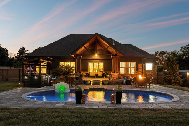 1461 Neelys Bend Rd, Madison, TN 37115