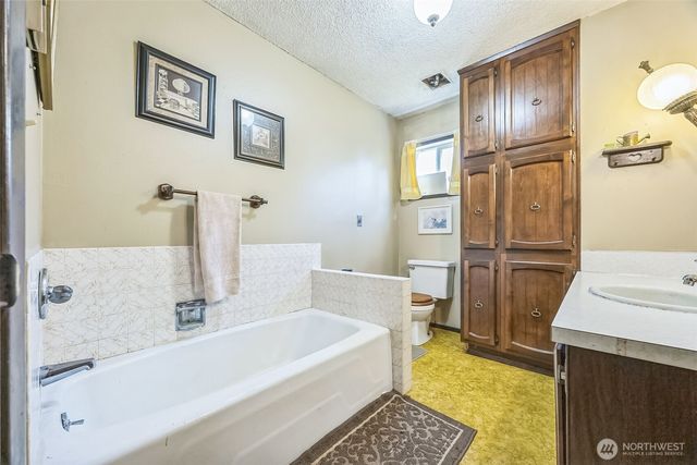 2420 Simpson Avenue, Hoquiam, WA 98550