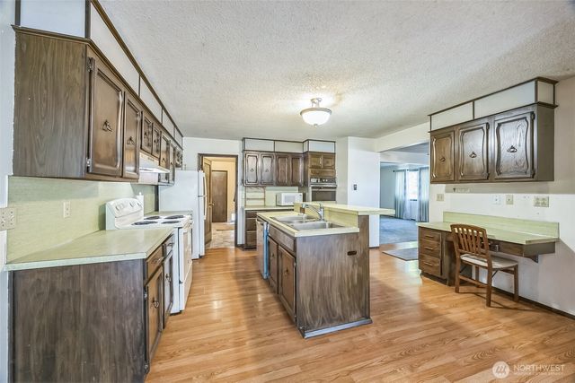 2420 Simpson Avenue, Hoquiam, WA 98550