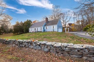 109 Old Post Road, Clinton, CT 06413