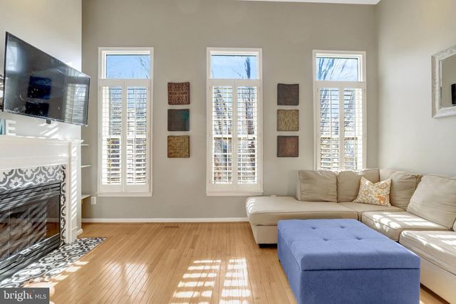 2422 N HAMPTON DR, Alexandria, VA 22311