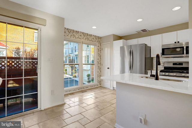 2422 N HAMPTON DR, Alexandria, VA 22311