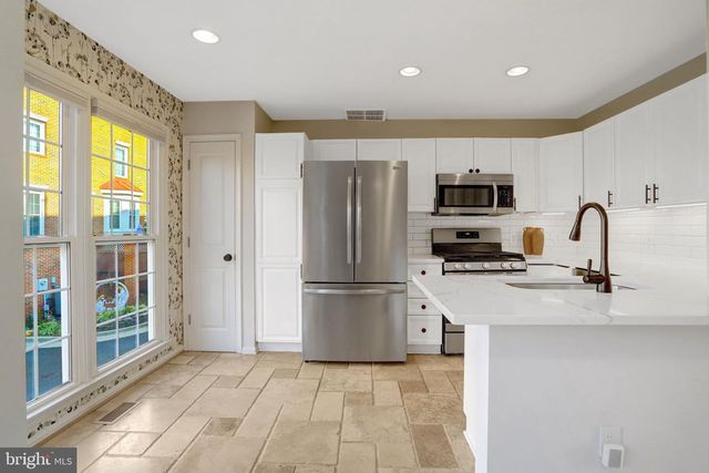 2422 N HAMPTON DR, Alexandria, VA 22311