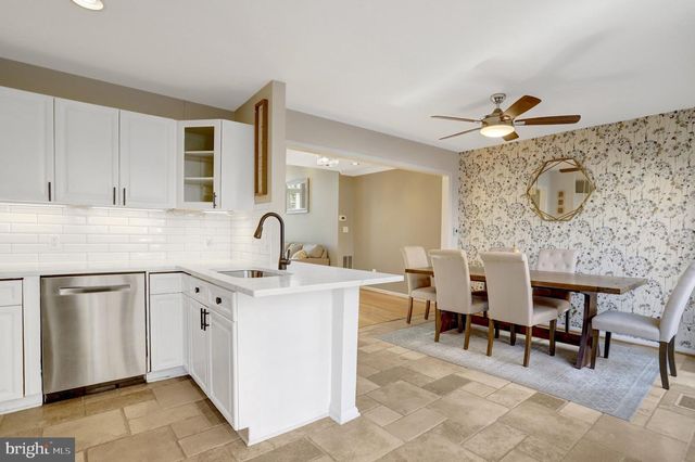 2422 N HAMPTON DR, Alexandria, VA 22311