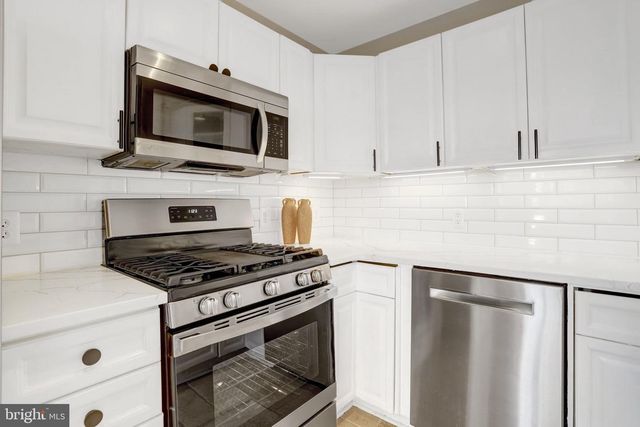 2422 N HAMPTON DR, Alexandria, VA 22311