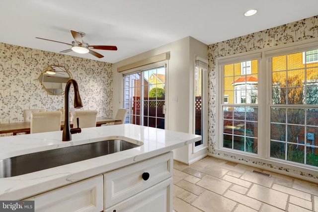 2422 N HAMPTON DR, Alexandria, VA 22311