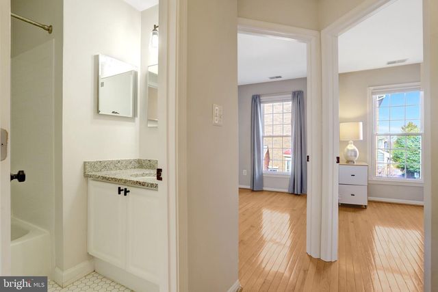 2422 N HAMPTON DR, Alexandria, VA 22311