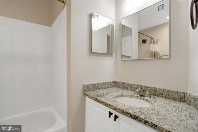 2422 N HAMPTON DR, Alexandria, VA 22311