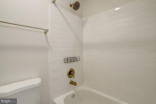 2422 N HAMPTON DR, Alexandria, VA 22311