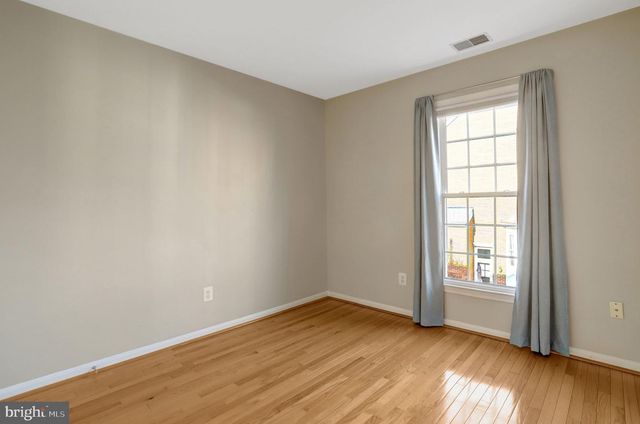 2422 N HAMPTON DR, Alexandria, VA 22311