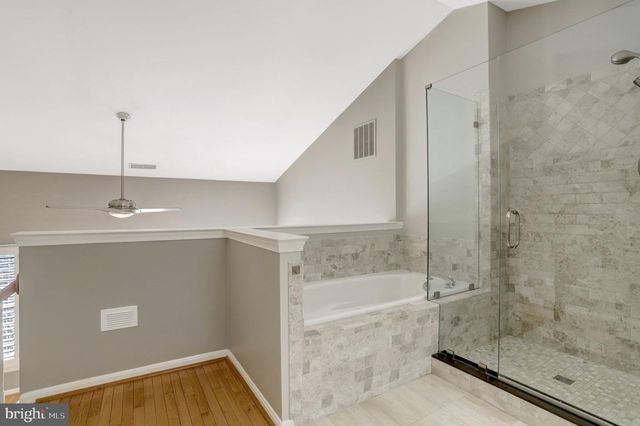 2422 N HAMPTON DR, Alexandria, VA 22311