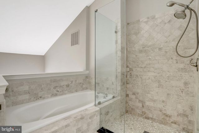 2422 N HAMPTON DR, Alexandria, VA 22311