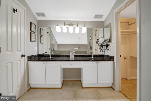 2422 N HAMPTON DR, Alexandria, VA 22311