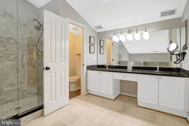 2422 N HAMPTON DR, Alexandria, VA 22311