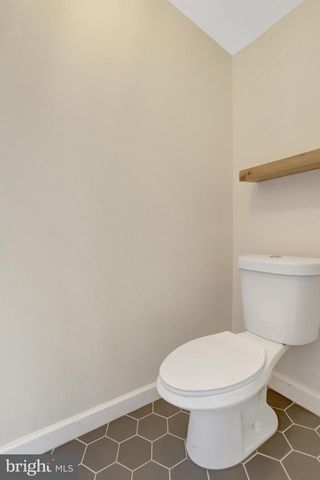 2422 N HAMPTON DR, Alexandria, VA 22311