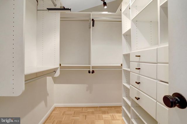 2422 N HAMPTON DR, Alexandria, VA 22311