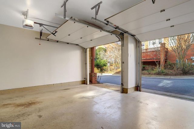 2422 N HAMPTON DR, Alexandria, VA 22311